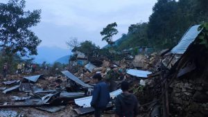 Deslizamiento de cerro en Huautla de Jiménez sepulta viviendas y deja heridos