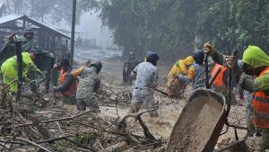 Aumenta a 80 el número de fallecidos por lluvias e inundaciones en cinco estados de México