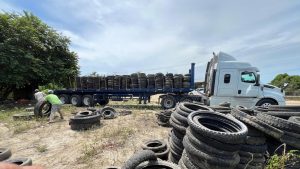 Recolectan cerca de mil neumáticos durante el Llantatón en Villa de Tututepec