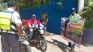Realizan operativo de concientización vial en Puerto Escondido
