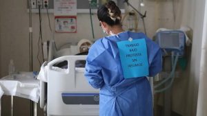 Entre desabasto y equipo inservible: trabajadores del Issste laboran bajo protesta en Oaxaca