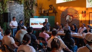 Dan seguimiento a acuerdos tras incendio en Punta Zicatela; buscan reactivar la zona turística