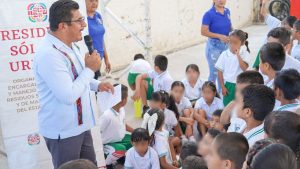 Refuerzan educación ambiental en escuelas de San Pedro Mixtepec con talleres de reciclaje