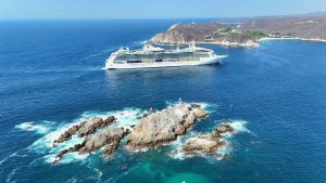 Huatulco despide temporada de cruceros 2025–2026 con el arribo del Serenade of the Seas