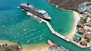 Huatulco recibe tres cruceros internacionales y supera los 5 mil visitantes en sus bahías