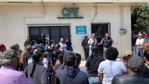 Pobladores de Juchitán y Unión Hidalgo protestan contra CFE por constantes apagones