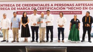 Entregan 394 certificados “Hecho en Oaxaca” a artesanas y artesanos de 43 municipios
