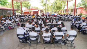 Promueven cultura ambiental entre estudiantes de Bajos de Chila con talleres sobre manejo de residuos