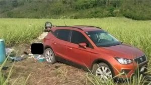 Hallan muertos a dos mujeres y un hombre dentro de un automóvil en Oaxaca