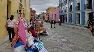 Informalidad laboral continúa en aumento en Oaxaca pese a esfuerzos de recuperación económica