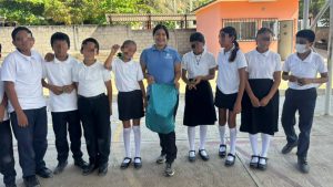 Promueven conservación de la tortuga laúd entre estudiantes de Barra de la Cruz