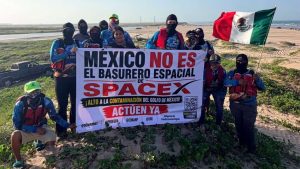 “México no es el basurero de SpaceX”: activistas protestan por desechos espaciales en playas nacionales; Bárcena responde