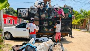 Río Grande, Tututepec se suma a la prevención del dengue con jornada de eliminación de cacharros