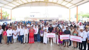 Gobierno de Oaxaca entrega equipamiento para reactivar la economía y el turismo en Punta Zicatela