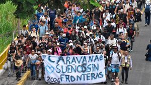 Caravana “Sueños sin Fronteras” avanza hacia Oaxaca; migrantes enfrentan agotamiento y enfermedades tras nueve días de caminata