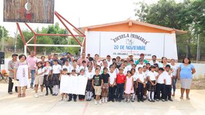 Inician construcción de techado en la cancha de usos múltiples de la Primaria 20 de Noviembre