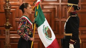 Antonino Morales destaca orgullo istmeño en el vestido que portó Claudia Sheinbaum durante el Grito de Independencia