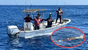 Pescadores encuentran un torpedo flotando en el mar de Ensenada; Marina lo resguarda
