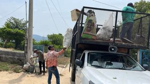 Realizan jornada de descacharrización en La Luz, Tututepec para prevenir enfermedades transmitidas por mosquitos
