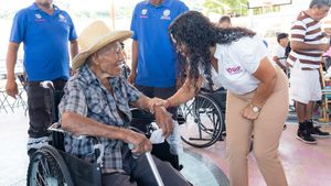 En Santa María Colotepec entrega apoyos funcionales a través del programa “Moviendo Vidas”