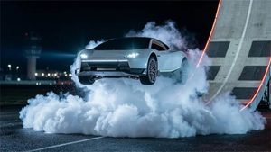 Tesla abre apartado del auto volador con depósito de 100 mil pesos; promete “dar una vuelta al cielo” en 2027