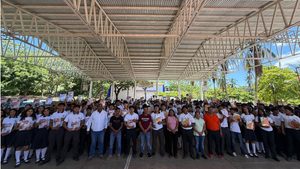 Villa de Tututepec entrega guías didácticas gratuitas a estudiantes del COBAO 55